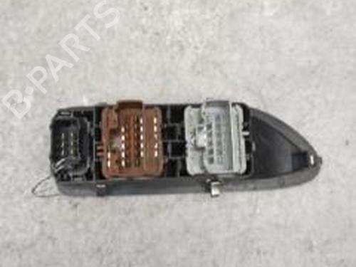Used Left front window switch RENAULT LAGUNA II (BG0/1_) 2.0 16V (BG00, BG0K, BG0P, BG0W) (135 hp) 25556751