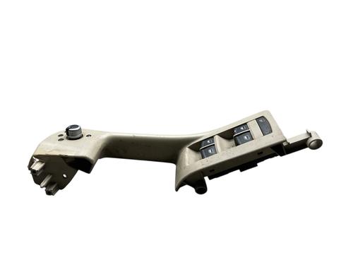 Venstre fortil elrude kontakt AUDI A8 D3 (4E2, 4E8) 3.0 TDI quattro (233 hp) 27612861