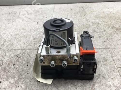 Used ABS pump TOYOTA YARIS (_P9_) 1.4 D-4D (NLP90_, NLP90R) (90 hp) 25573223