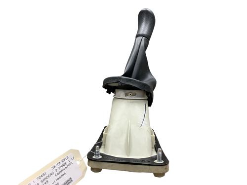 Used Gear lever DACIA SANDERO II 1.2 (75 hp) 25569576