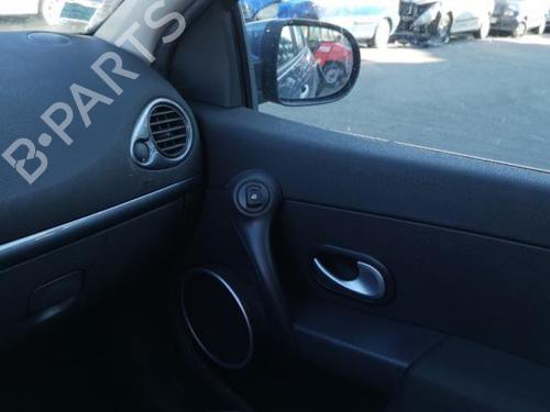 Høyre foran invendig håndtak RENAULT CLIO III (BR0/1, CR0/1) 1.5 dCi (C/BR0G, C/BR1G) | BP25531779I14 
