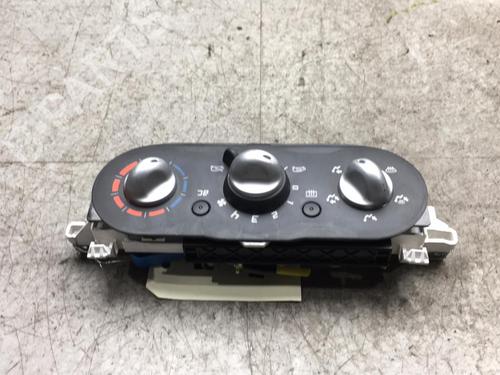 Commande Chauffage RENAULT TWINGO II (CN0_) 1.2 16V (CN04, CN0B) | BP25541341I5 
