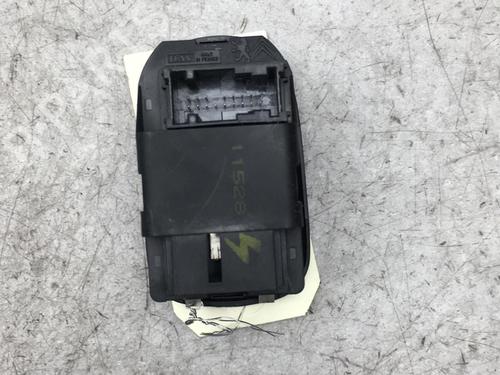 Used Left front window switch Left front window switch PEUGEOT 306 Hatchback (7A, 7C, N3, N5) 1.8 16V (110 hp) 25511015 25511015
