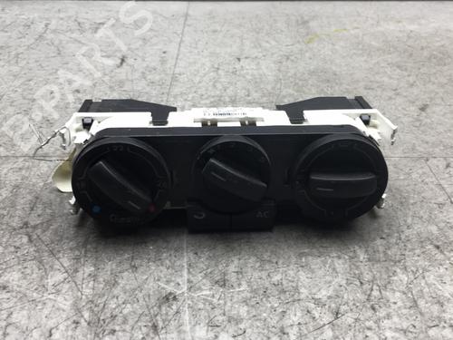 Used Climate control VW POLO (9N_, 9A_) 1.4 16V (80 hp) 25565821