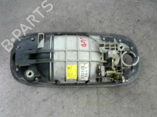 Used Front left exterior door handle HYUNDAI TRAJET (FO) 2.0 CRDi (113 hp) 25523773