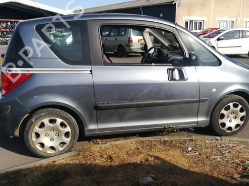 Right headlight PEUGEOT 1007 (KM_) 1.4 16V | BP25576876C29  - Image 14