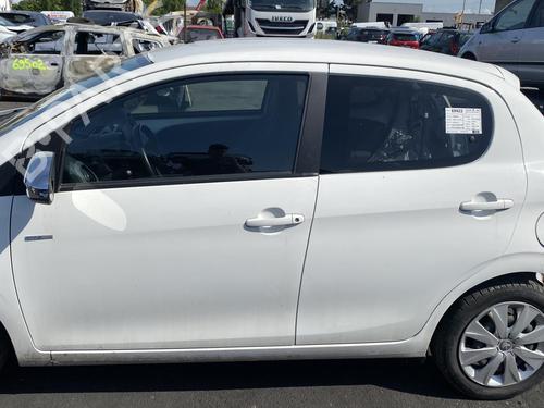 Left front fog light PEUGEOT 108 1.0 VTi 72 | BP26614807C30 - Image 17