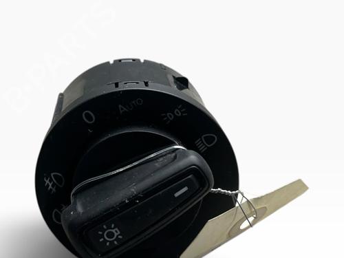 Used Headlight switch Headlight switch VW POLO VI (AW1, BZ1, AE1) 1.0 (75 hp) 28211889 28211889