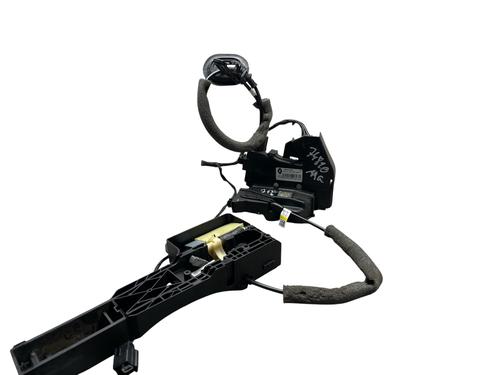 rear-left-lock-renault-megane-iv-hatchback-b9amn_-2015-32777836 main image