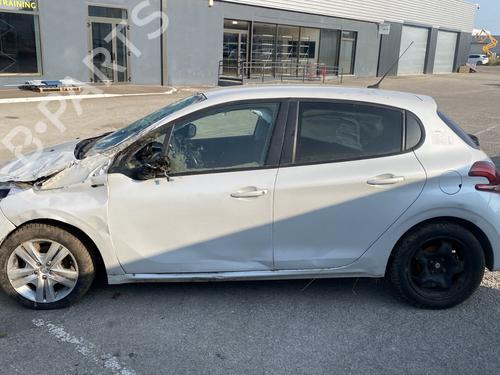 Right front fog light PEUGEOT 208 I (CA_, CC_) 1.6 HDi / BlueHDi 75 | BP29975918C31