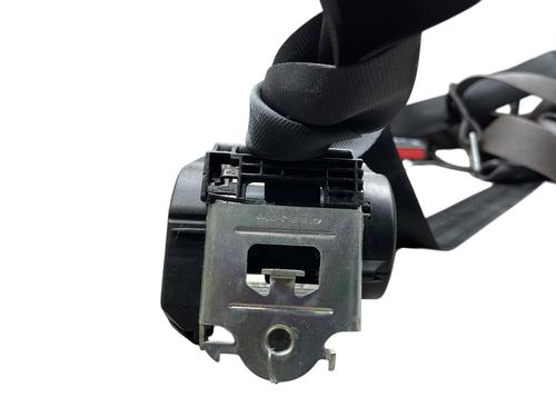 front-right-seatbelt-dacia-sandero-ii-2012-28321976 main image