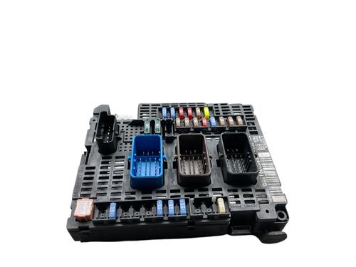 Used Fuse box PEUGEOT 308 II (LB_, LP_, LW_, LH_, L3_) 1.6 HDi / BlueHDi 115 (115 hp) 31811184