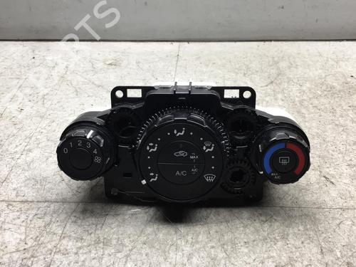 Used Climate control FORD FIESTA VI (CB1, CCN) 1.6 TDCi (95 hp) 25571069