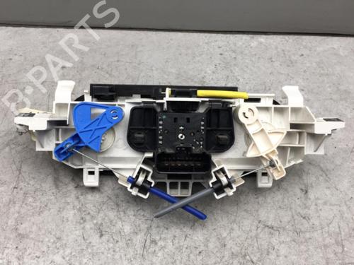 Used Climate control Climate control RENAULT TWINGO II (CN0_) 1.2 (CN0D) (58 hp) 25520570 25520570