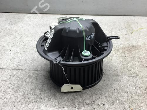Used Heater blower motor BMW 1 (E87) 118 d (122 hp) 25548566