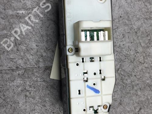 Used Left front window switch Left front window switch TOYOTA YARIS (_P1_) 1.0 (SCP10_, SCP10R) (65 hp) 25576550 25576550