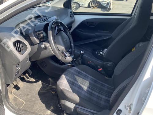 Left front fog light PEUGEOT 108 1.0 VTi 72 | BP26614807C30 - Image 29