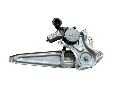 Used Right rear window motor TOYOTA YARIS (_P13_) 1.5 Hybrid (NHP130_, NHP130) (101 hp) 25562459