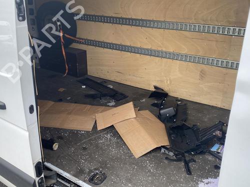 Left front fog light RENAULT MASTER III Van (FV) 2.3 dCi 145 FWD (FV0E, FV0F, FV0H, FV02, FV0M, FV0S,... | BP25573745C30  - Image 5