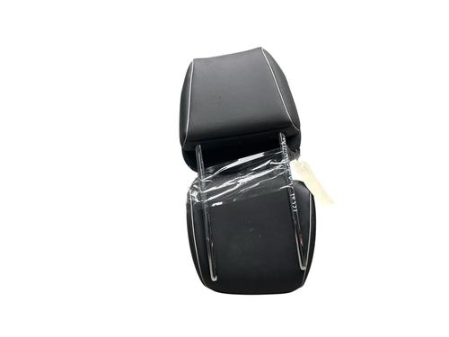 headrest-renault-megane-iv-hatchback-b9amn_-2015-34480759 main image