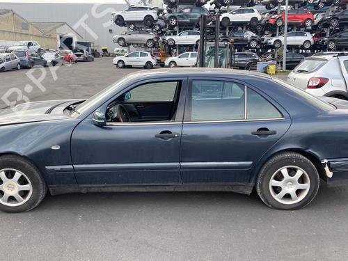 Left tailgate light MERCEDES-BENZ E-CLASS (W210) E 290 Turbo-D (210.017) | BP25579634C79 - Image 17