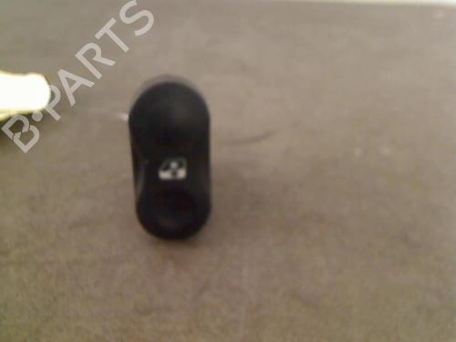 Used Right front window switch DACIA SANDERO 1.4 (BS0C, BS0A, BS0G, BS1F, BS0E) (75 hp) 25559986