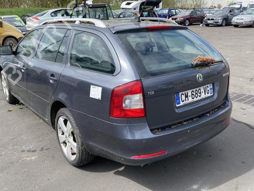 Venstre foran beltestrammer SKODA OCTAVIA II Combi (1Z5) 1.6 TDI | BP25575993C87 