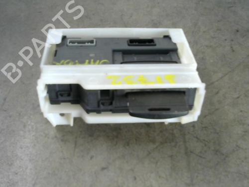 Used Card reader Card reader RENAULT CAPTUR I (J5_, H5_) 1.5 dCi 90 (J5N4, J5M5, J5MW, J5M6, J5AL, J5AJ) (90 hp) 25523728 25523728