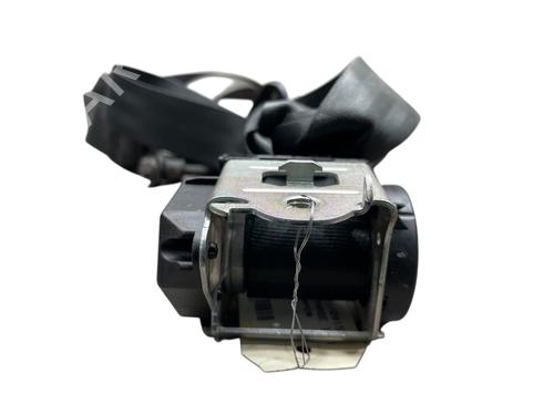 front-right-seatbelt-dacia-sandero-ii-2012-27700602 main image