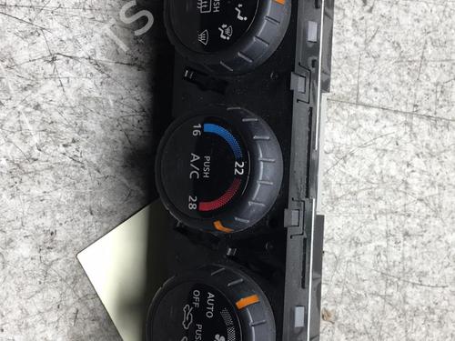 AC Styreenhet / Manøvreringsenhet NISSAN NOTE (E11, NE11) 1.5 dCi (86 hp) 25571215