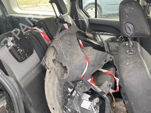 Radio RENAULT KANGOO Express (FW0/1_) 1.5 dCi 90 (FW0G, FW05, FW08, FW11) | BP28277101E6  - Image 32