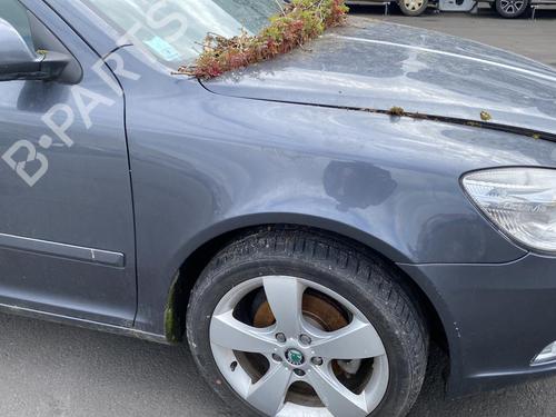 Venstre foran beltestrammer SKODA OCTAVIA II Combi (1Z5) 1.6 TDI | BP25575993C87 