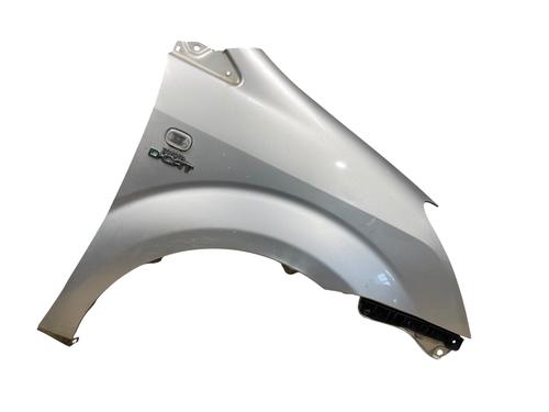 Used Right front fenders TOYOTA COROLLA Verso (ZER_, ZZE12_, R1_) 2.2 D-4D (AUR10_, AUR10R) (136 hp) 25512534