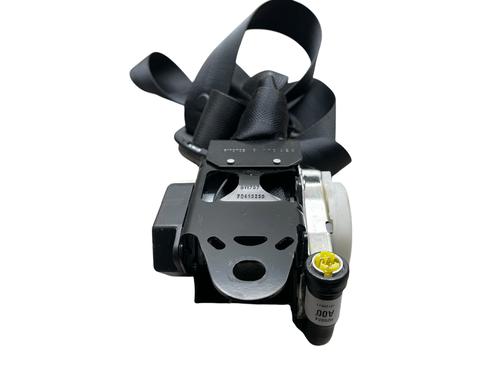 front-right-seatbelt-nissan-pulsar-hatchback-c13-2014-33234313 main image