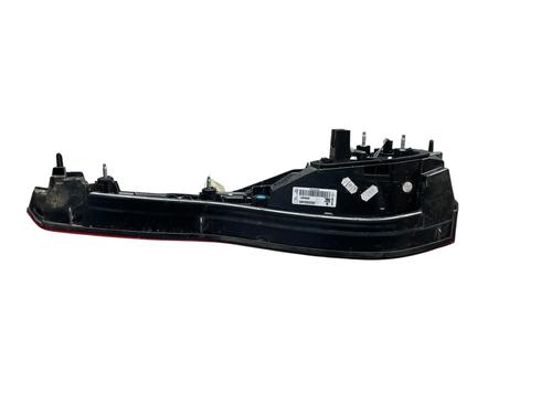 left-tailgate-light-renault-megane-iv-hatchback-b9amn_-2015-33205811 main image