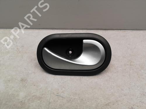Maniglia interna anteriore destra RENAULT CLIO III (BR0/1, CR0/1) 1.5 dCi (C/BR0G, C/BR1G) (68 hp) 25531779
