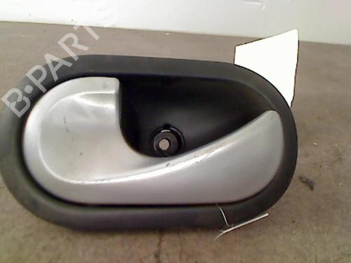 Venstre bak invendig håndtak RENAULT CLIO III (BR0/1, CR0/1) 1.5 dCi (C/BR0G, C/BR1G) (68 hp) 25558877