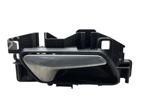 Used Front right interior door handle Front right interior door handle PEUGEOT 208 II (UB_, UP_, UW_, UJ_) 1.2 PureTech 100 (101 hp) 28381780 28381780