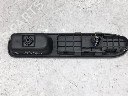 Interrupteur de vitre avant droite PEUGEOT 307 (3A/C) 1.6 16V (109 hp) 25533889