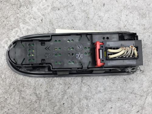 Used Left front window switch CITROËN C3 II (SC_) 1.0 VTi 68 (68 hp) 25514189