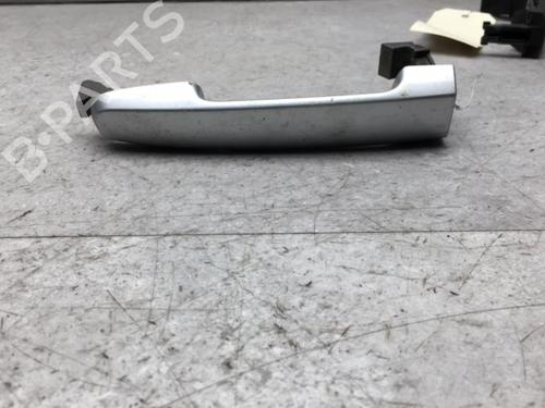 Używane Klamka zewnętrzna drzwi tylnych lewych TOYOTA RAV 4 II (_A2_) 2.0 D 4WD (CLA20_, CLA21_, CLA20R, CLA21R) (116 hp) 25538314
