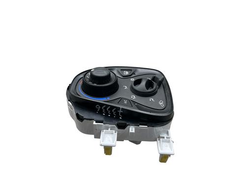 climate-control-toyota-aygo-_b4_-2014-25564819 main image