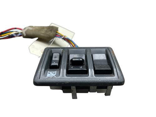 Used Switch TOYOTA HIACE IV Van (__H1_, __H2_) 2.5 D-4D (KLH12, KLH22) (95 hp) 31193400