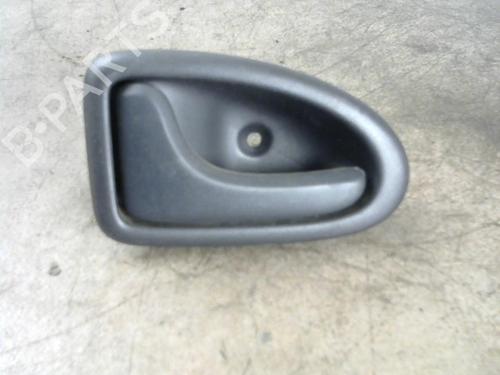 Venstre bagtil invendig håndtag RENAULT CLIO II (BB_, CB_) 1.5 dCi (B/CB07) (65 hp) 25558889