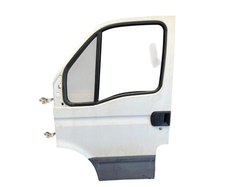 Used Left front door Left front door IVECO DAILY V Van 29S13, 29L13, 35C13, 35S13, 40C13, 40S13 (126 hp) 31639071 31639071