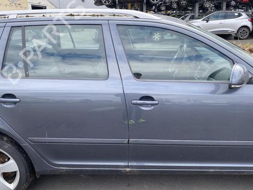 Venstre foran beltestrammer SKODA OCTAVIA II Combi (1Z5) 1.6 TDI | BP25575993C87 