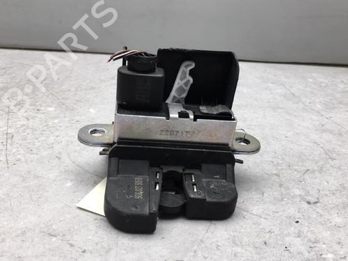 Used Tailgate lock VW GOLF VII (5G1, BQ1, BE1, BE2) 1.6 TDI (105 hp) 25556498