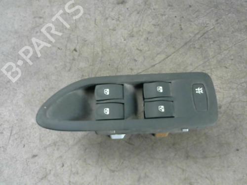 Used Left front window switch RENAULT CLIO III (BR0/1, CR0/1) 1.5 dCi (C/BR0G, C/BR1G) (68 hp) 25579378
