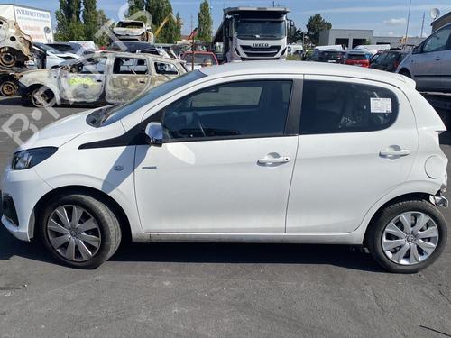 Left front fog light PEUGEOT 108 1.0 VTi 72 | BP26614807C30 - Image 5