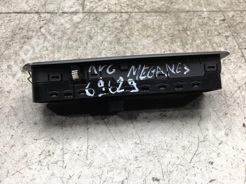 left-front-window-switch-renault-megane-iii-hatchback-bz01_-b3_-2008-25545800 main image